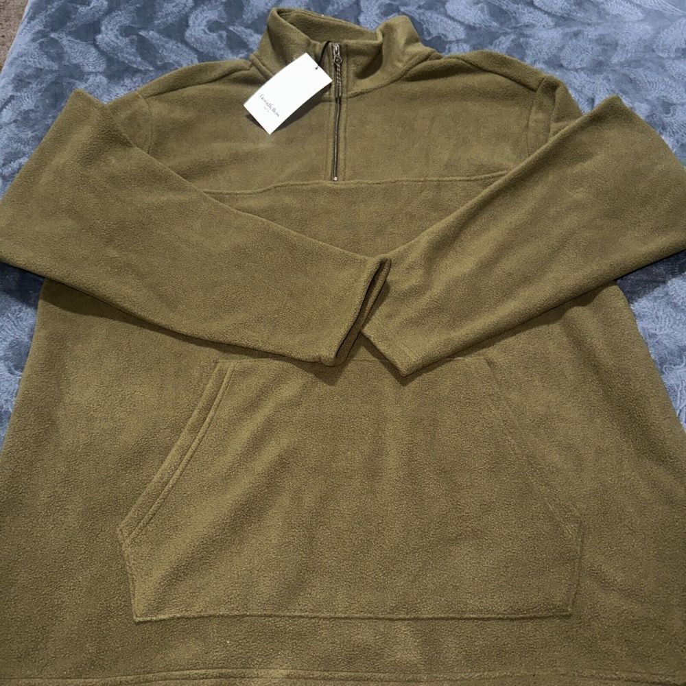 Men's Regular Fit Polar Fleece ¼ Zip Sweatshirt - Goodfellow & Co. Green. Q